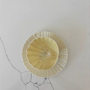 Shell-Shaped Ceramic Dish in Cream and Yellow